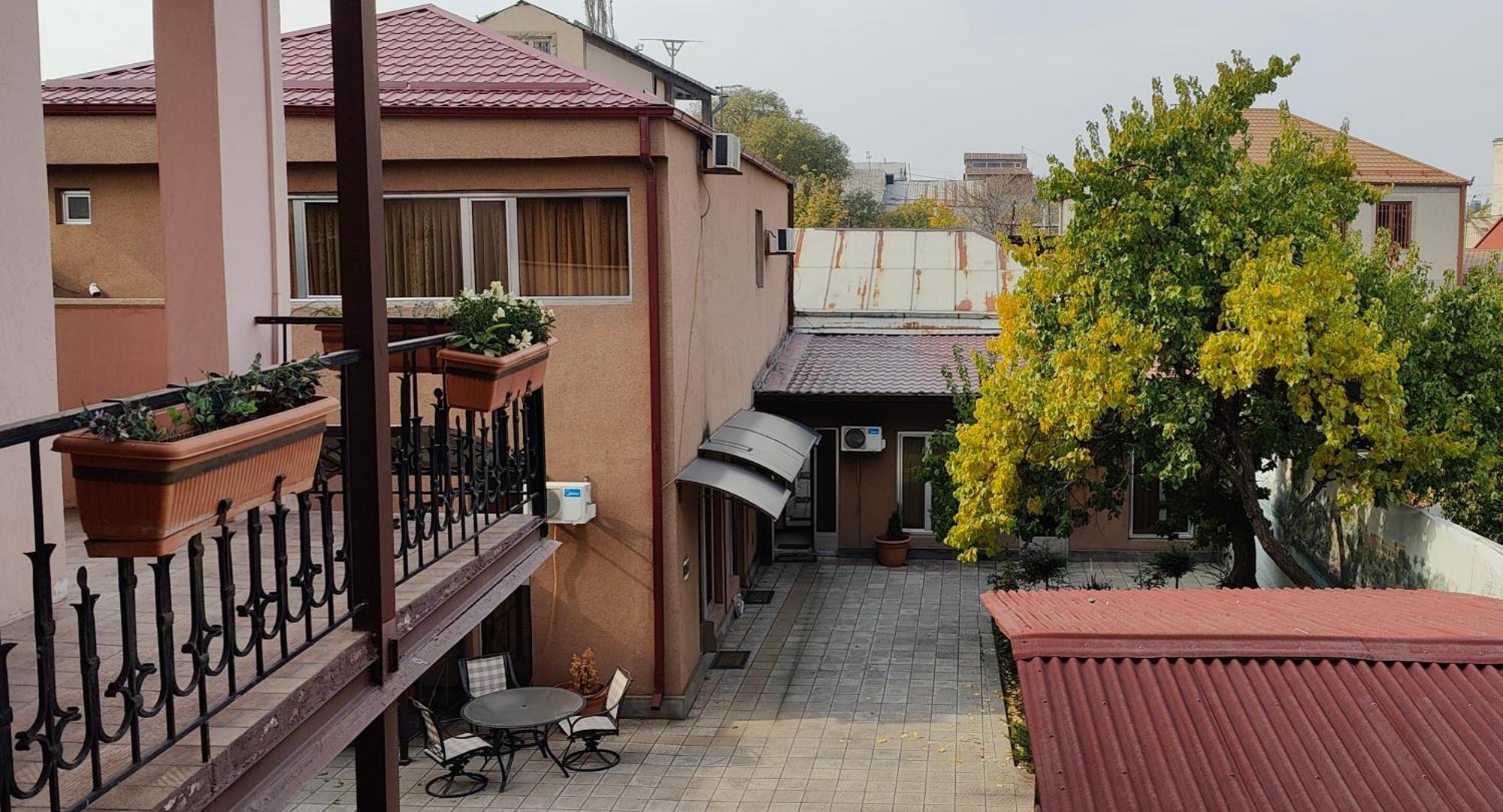 Areg Hotel Erévan Extérieur photo