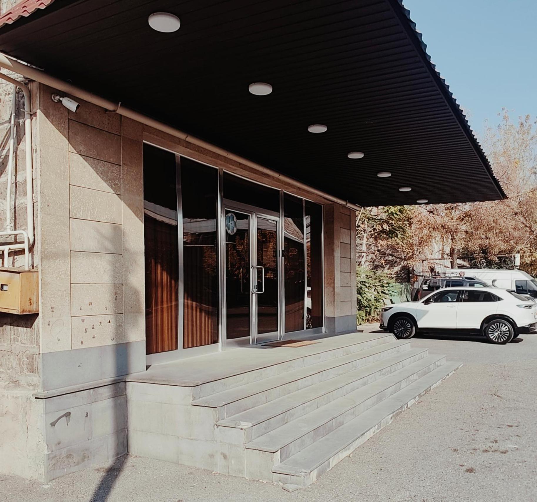 Areg Hotel Erévan Extérieur photo