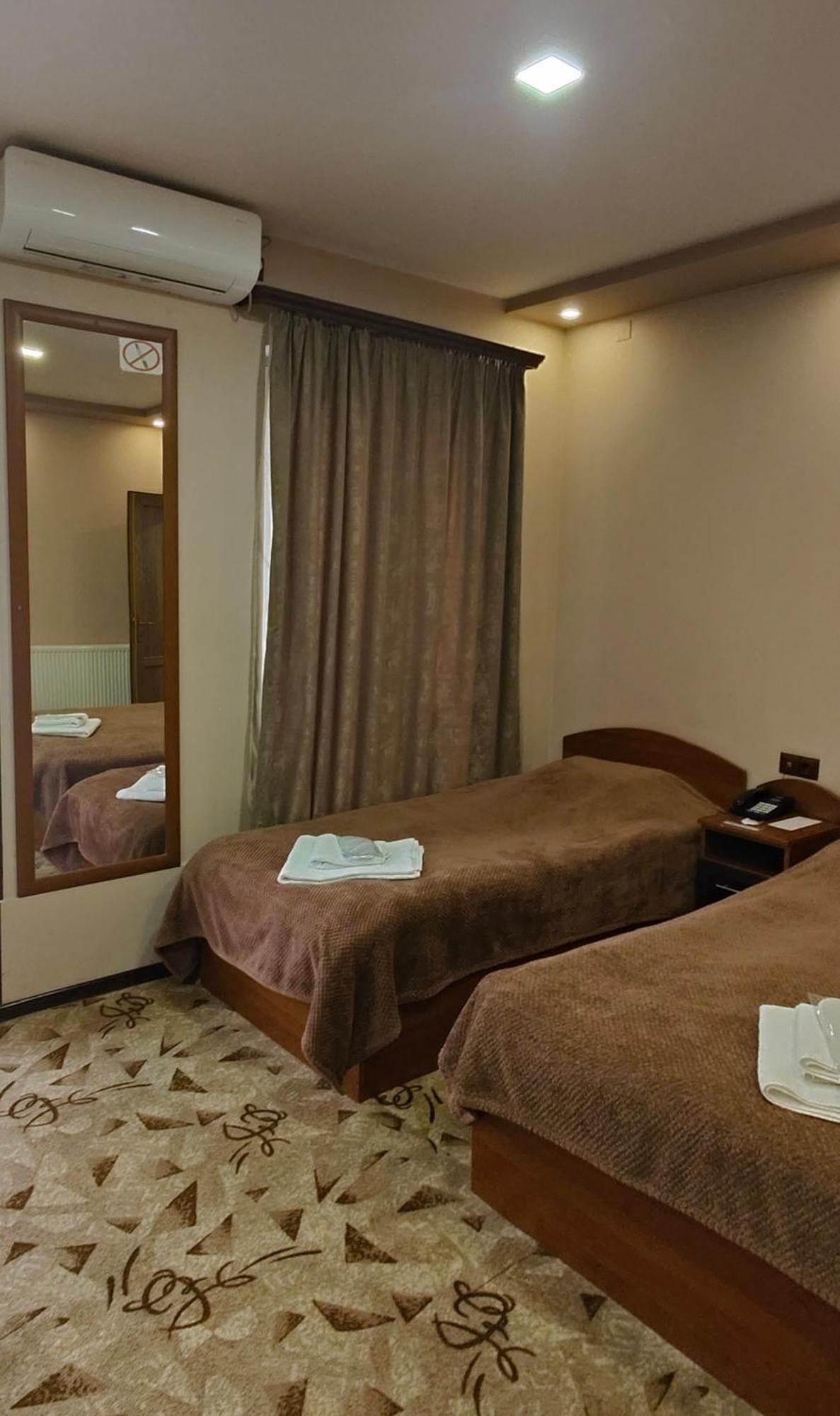 Areg Hotel Erévan Extérieur photo