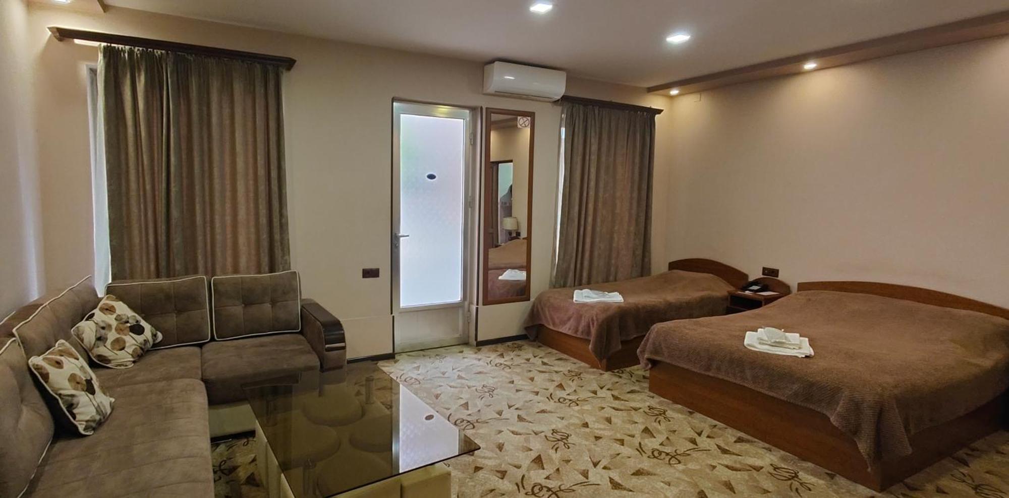 Areg Hotel Erévan Extérieur photo
